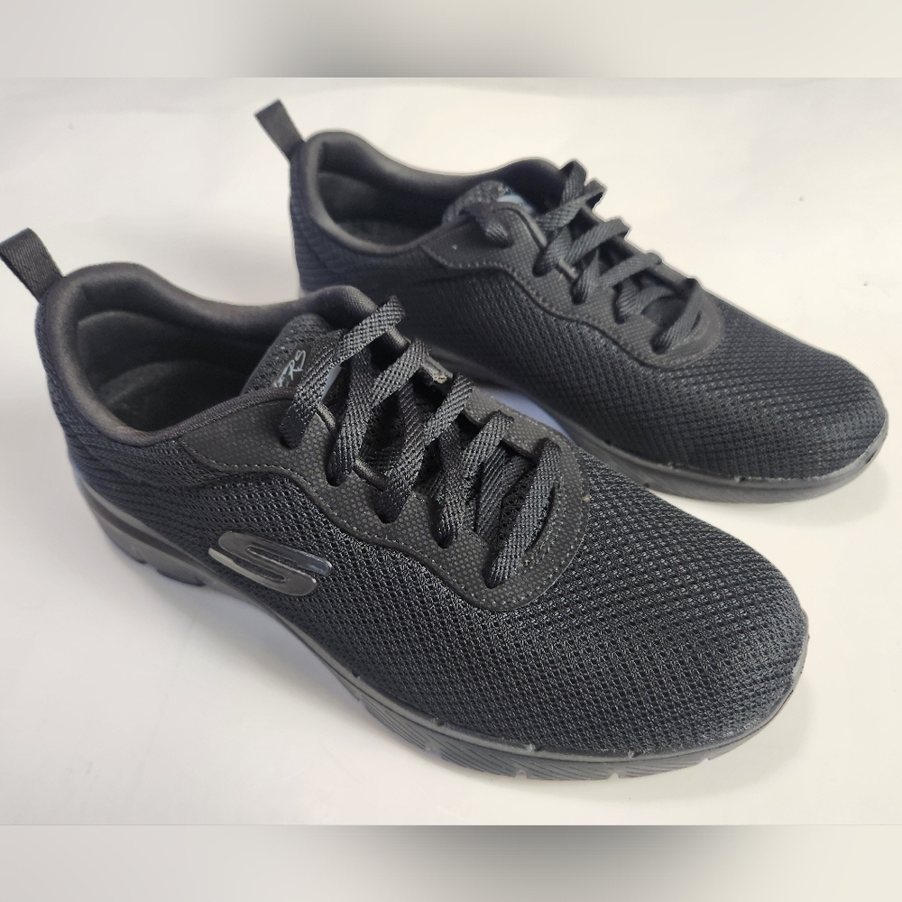Skechers Lite Weight Elevated Basics Running Shoes Air Cooled Memory Foam  7.5